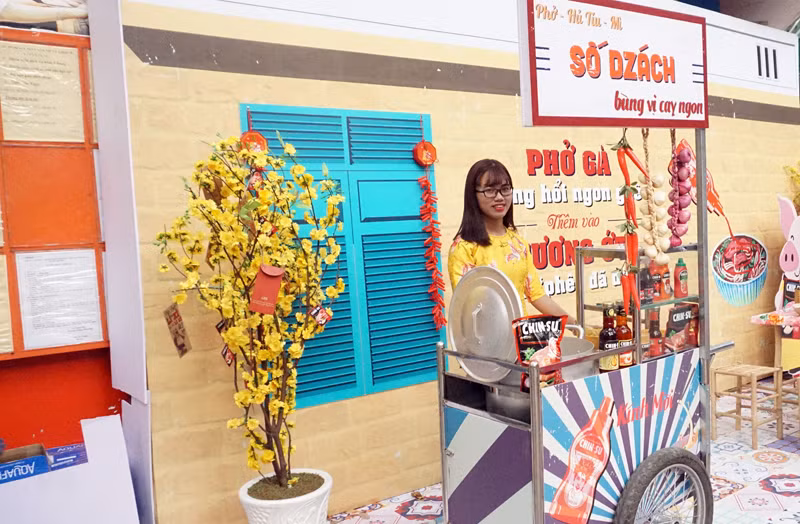 Gian hàng Sài Gòn xưa được tái hiện. Gian hàng Sài Gòn xưa được tái hiện.