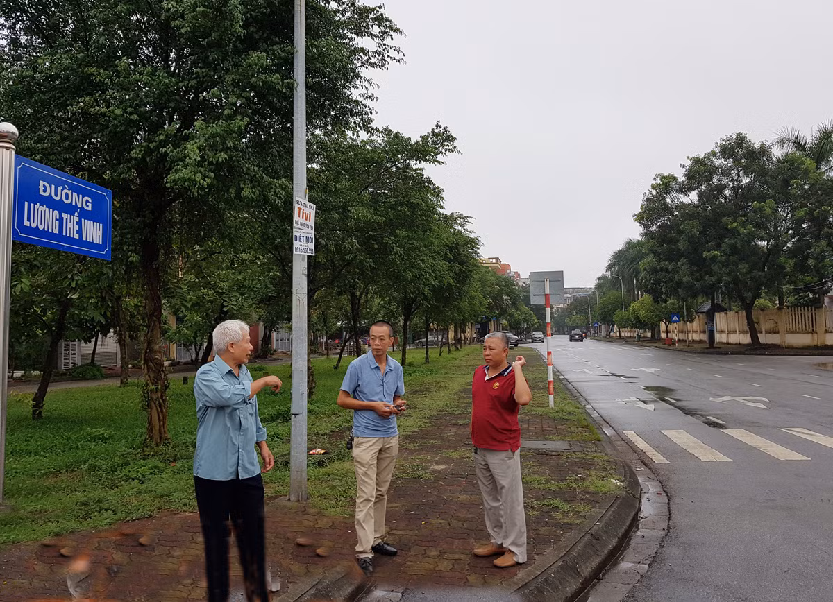 Điểm xây dựng cầu nối từ đường Lương Thế Vinh sang khu đô thị EcoRivers đã được phê duyệt quy hoạch (hiện đã để nút chờ và đường dẫn lên cầu). (Ảnh: Lã Tiến)