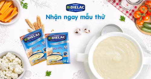 Thỏ thích nhất là hình quả bóng bố vẽ, có tương lai xem bóng đá cùng bố rồi đây.