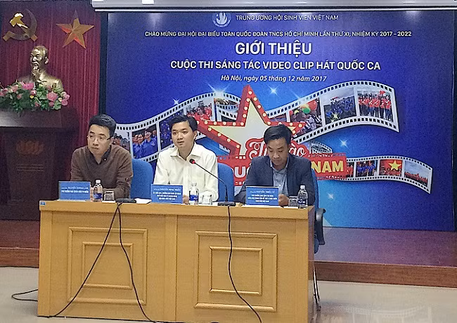 Giới thiệu cuộc thi sáng tác video clip hát Quốc ca trong sinh viên với chủ đề “Tự hào Tổ quốc Việt Nam” (Ảnh: An Nhiên). Giới thiệu cuộc thi sáng tác video clip hát Quốc ca trong sinh viên với chủ đề “Tự hào Tổ quốc Việt Nam” (Ảnh: An Nhiên).