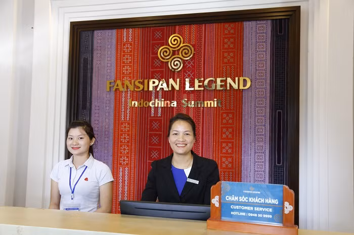 Nụ cười xin chào tại Khu du lịch Sun World Fansipan Legend (Lào Cai).