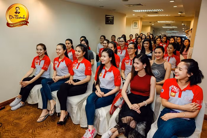 Dù lịch hoạt động khá dày đặc nhưng các thí sinh vẫn luôn giữ được nét tươi tắn. Dù lịch hoạt động khá dày đặc nhưng các thí sinh vẫn luôn giữ được nét tươi tắn.