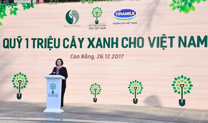 Bà Bùi Thị Hương – Giám đốc điều hành Vinamilk phát biểu tại buổi lễ.