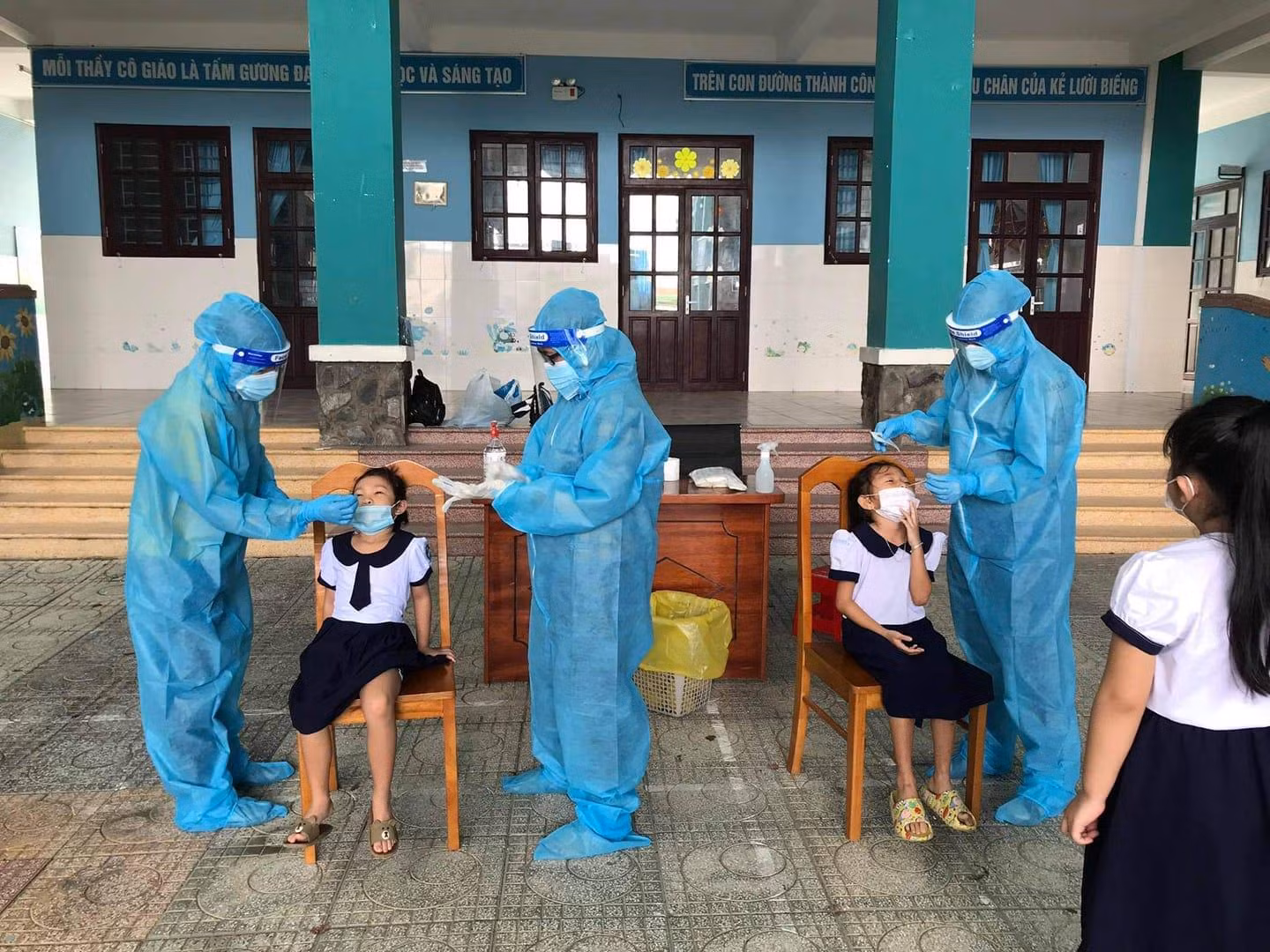 Thành phố Hồ Chí Minh tổ chức xét nghiệm nhanh kháng nguyên cho học sinh (ảnh minh họa: P.L)