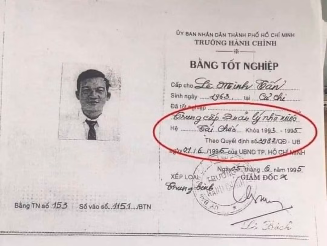 Bằng Trung cấp Quản lý Nhà nước của ông Tấn được cấp năm 1995 (Ảnh: CTV) Bằng Trung cấp Quản lý Nhà nước của ông Tấn được cấp năm 1995 (Ảnh: CTV)