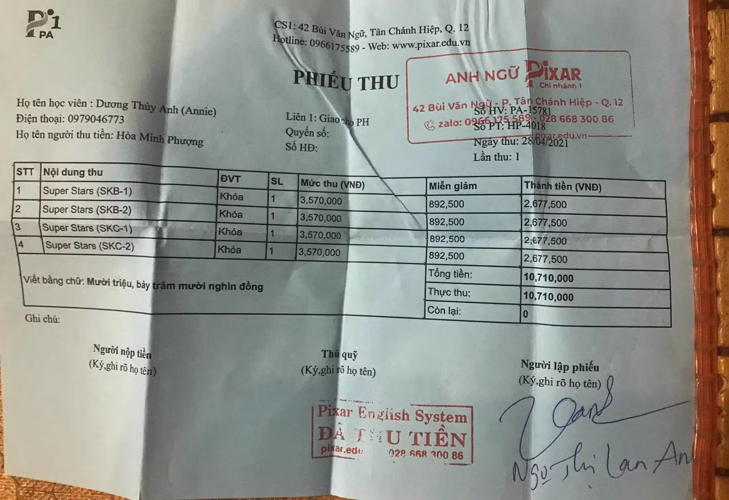 Phiếu đóng tiền của con anh Hiếu hôm 28/4 (ảnh: P.L) Phiếu đóng tiền của con anh Hiếu hôm 28/4 (ảnh: P.L)
