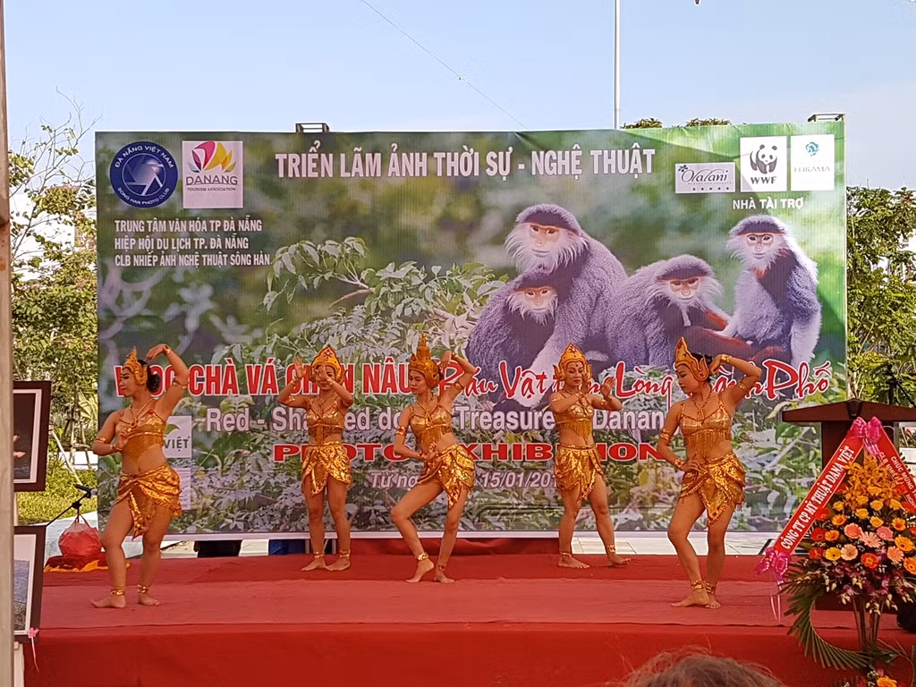 Chiều 10/1, tại Công viên Vườn hoa trước 84 Hùng Vương (TP.Đà Nẵng), Trung tâm Văn hóa, Hiệp hội Du lịch thành phố và Câu lạc bộ Nhiếp ảnh Nghệ thuật Sông Hàn (Đà Nẵng) tổ chức triển lãm ảnh thời sự nghệ thuật sinh thái Sơn Trà Chiều 10/1, tại Công viên Vườn hoa trước 84 Hùng Vương (TP.Đà Nẵng), Trung tâm Văn hóa, Hiệp hội Du lịch thành phố và Câu lạc bộ Nhiếp ảnh Nghệ thuật Sông Hàn (Đà Nẵng) tổ chức triển lãm ảnh thời sự nghệ thuật sinh thái Sơn Trà