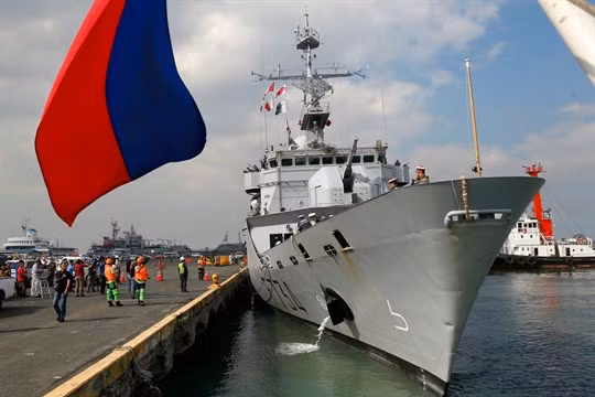 Tàu hải quân Pháp Vendemiare trong chuyến thăm Manila, Philippines ngày 12/3/2018 (Ảnh: AP).