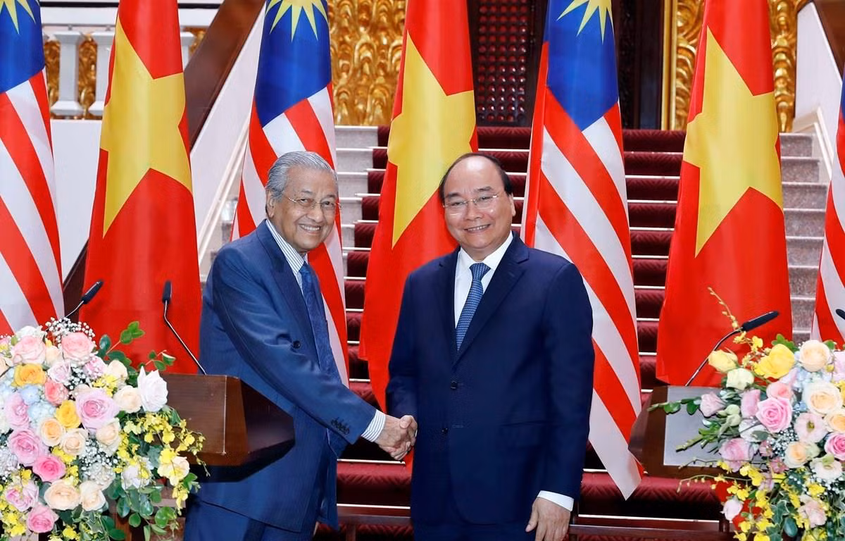 Thủ tướng Nguyễn Xuân Phúc và Thủ tướng Malaysia Mahathir Mohamad (Ảnh: Thống Nhất/TTXVN). Thủ tướng Nguyễn Xuân Phúc và Thủ tướng Malaysia Mahathir Mohamad (Ảnh: Thống Nhất/TTXVN).