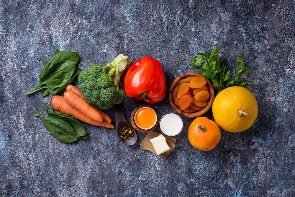 Chế độ ăn uống có vitamin A có thể giúp giảm nguy cơ phát triển một dạng ung thư da phổ biến (Ảnh: theo medicalnewstoday).