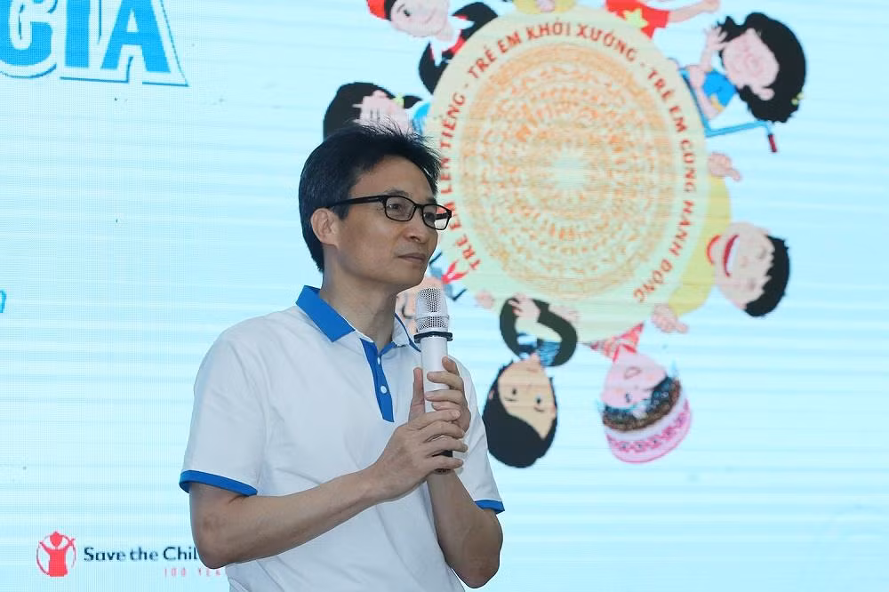 Phó Thủ tướng Vũ Đức Đam mong muốn các em nhỏ luôn ghi nhớ, làm theo "Năm điều Bác Hồ dạy". Ảnh: VGP/Đình Nam
