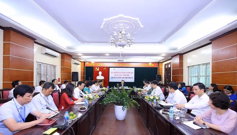 Toàn cảnh buổi làm việc. Toàn cảnh buổi làm việc.