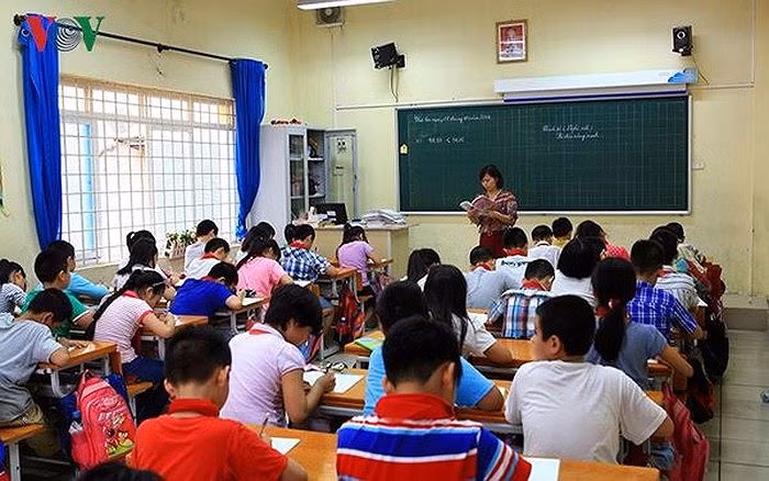 Vào đầu năm học mới, một số giáo viên chủ nhiệm tiếp tục rơi vào tình cảnh là “chủ nợ” của học sinh (Ảnh minh họa: vov.vn).