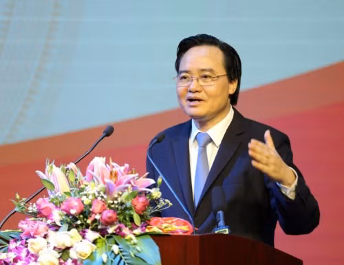 Bộ trưởng Bộ Giáo dục và Đào tạo Phùng Xuân Nhạ phát biểu tại hội nghị. Ảnh: Xuân Phú