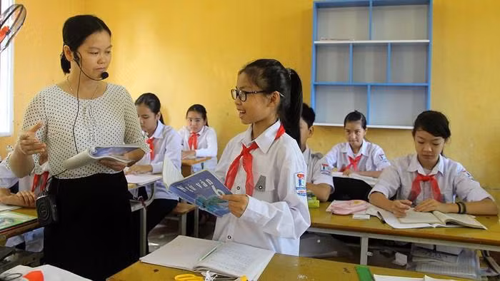 Thay đổi thang bảng lương, giáo viên lớn tuổi thiệt đơn thiệt kép (Ảnh minh họa: Baobacgiang.com.vn)