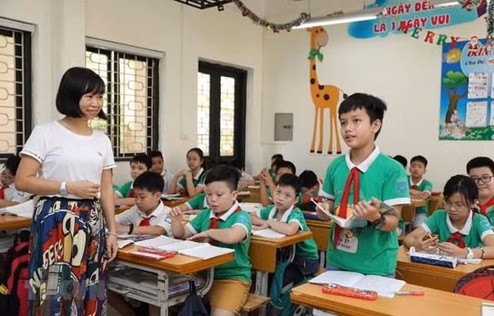 Việc xét thăng hạng, chuyển giữ hạng ở mỗi địa phương mỗi khác (Ảnh minh họa: TTXVN) Việc xét thăng hạng, chuyển giữ hạng ở mỗi địa phương mỗi khác (Ảnh minh họa: TTXVN)