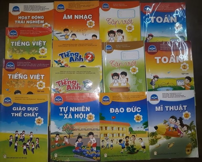 Bộ sách giáo khoa của học sinh lớp 1 ở nhiều trường học tại thị xã La Gi tỉnh Bình Thuận (Ảnh Đỗ Quyên)