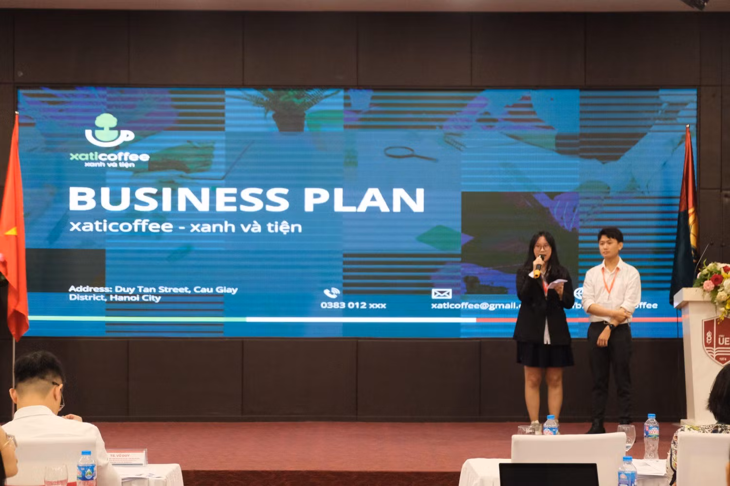 Phong thái trình bày tự tin, cuốn hút đến từ các đội thi