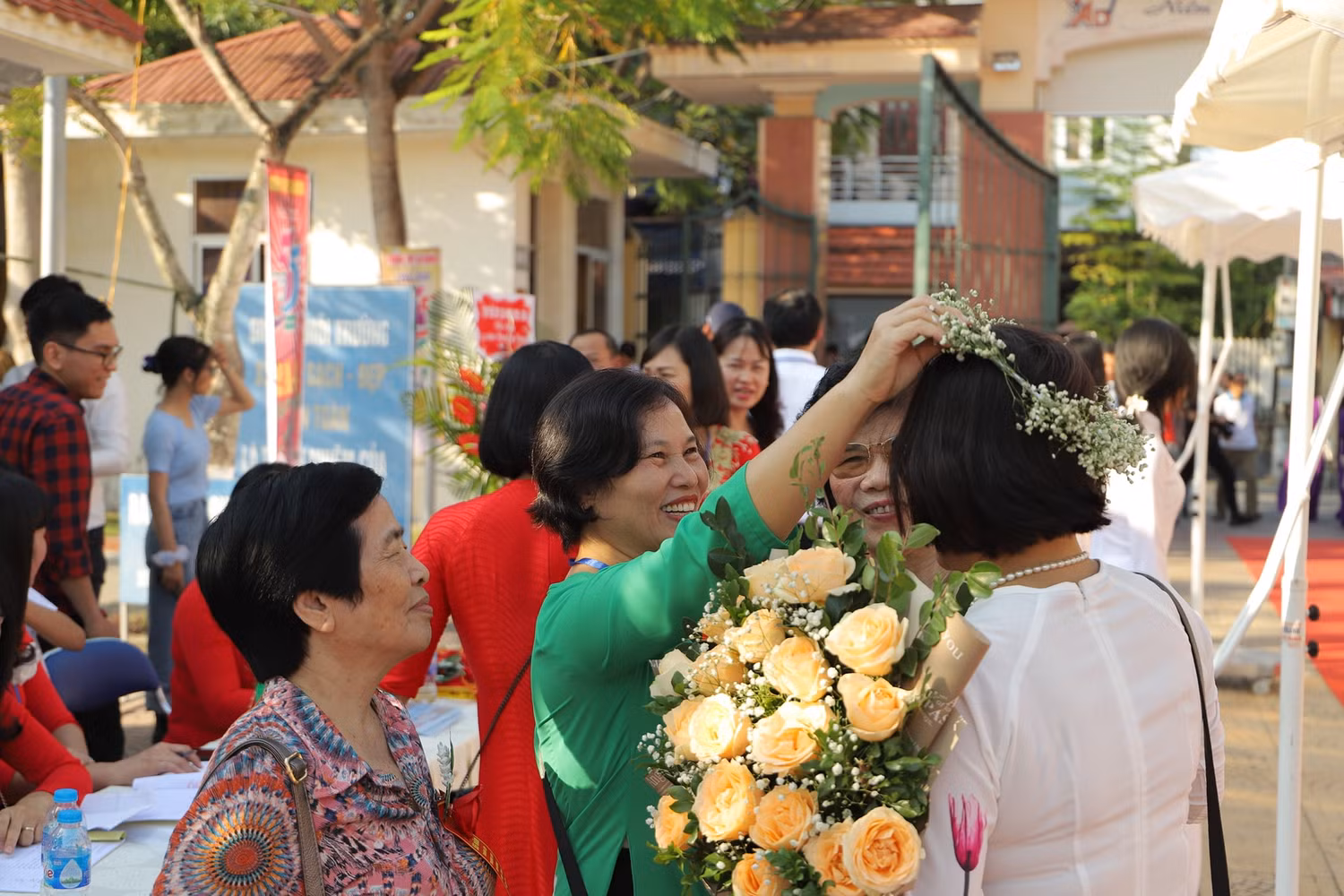 Hạnh phúc ngày hội trường...