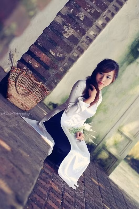 Vân Anh cũng chia sẻ cảm xúc khỏ tả khi được mặc chiếc áo dài, đặc biệt là áo dài nữ sinh bởi nó có một nét đẹp duyên dáng mà không trang phục nào có được và cô cũng tự hào là người con gái Việt, tự hào về truyền thống dân tộc...". <<NHỮNG NỮ SINH DIỆN DÁO DÀI ĐẸP HƠN CẢ HOA HẬU MAI PHƯƠNG THÚY(P29) <<HOTGIRL HỌC V IỆN BÁO CHÍ ĐẸP RẠNG NGỜI TRONG SẮC THU <<NỮ SINH ĐH PHƯƠNG ĐÔNG THƯỚT THA ÁO DÀI <<NGẨN NGƠ TRƯỚC STYLE DỄ THƯƠNG CỦA HƯƠNG ZINNIE Vân Anh cũng chia sẻ cảm xúc khỏ tả khi được mặc chiếc áo dài, đặc biệt là áo dài nữ sinh bởi nó có một nét đẹp duyên dáng mà không trang phục nào có được và cô cũng tự hào là người con gái Việt, tự hào về truyền thống dân tộc...". <<NHỮNG NỮ SINH DIỆN DÁO DÀI ĐẸP HƠN CẢ HOA HẬU MAI PHƯƠNG THÚY(P29) <<HOTGIRL HỌC V IỆN BÁO CHÍ ĐẸP RẠNG NGỜI TRONG SẮC THU <<NỮ SINH ĐH PHƯƠNG ĐÔNG THƯỚT THA ÁO DÀI <<NGẨN NGƠ TRƯỚC STYLE DỄ THƯƠNG CỦA HƯƠNG ZINNIE