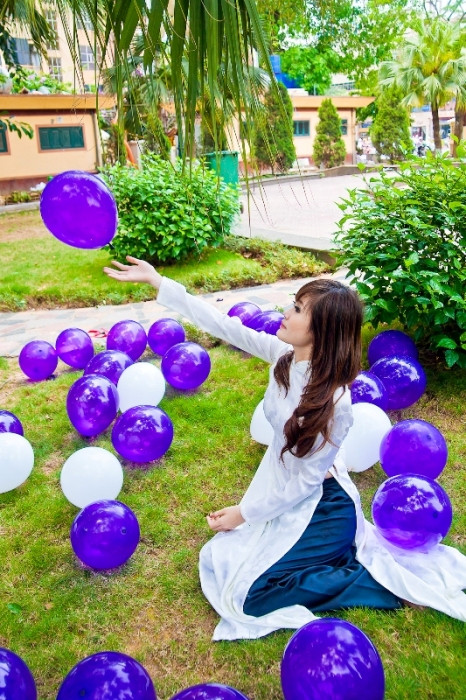 Đối với Ngọc Hà, gia đình rất quan trọng, đó là nền tảng vững bước trong cuộc sống và là bến đỗ bình yên nhất sau những căng thẳng, mệt mỏi trong học tập, bố mẹ luổn quan tâm, động viên an ủi, là chỗ dựa tinh thần tốt nhất của cô bạn. <<HOTGIRL HỌC V IỆN BÁO CHÍ ĐẸP RẠNG NGỜI TRONG SẮC THU <<NỮ SINH ĐH PHƯƠNG ĐÔNG THƯỚT THA ÁO DÀI <<NGẨN NGƠ TRƯỚC STYLE DỄ THƯƠNG CỦA HƯƠNG ZINNIE <<HOTGIRL THANH THỦY ƯỚC MƠ LÀM CÔ GIÁO <<NÉT HỒN NHIÊN TINH NGHỊCH CỦA NỮ DIỄN VIÊN NHÍ HÀ ANH