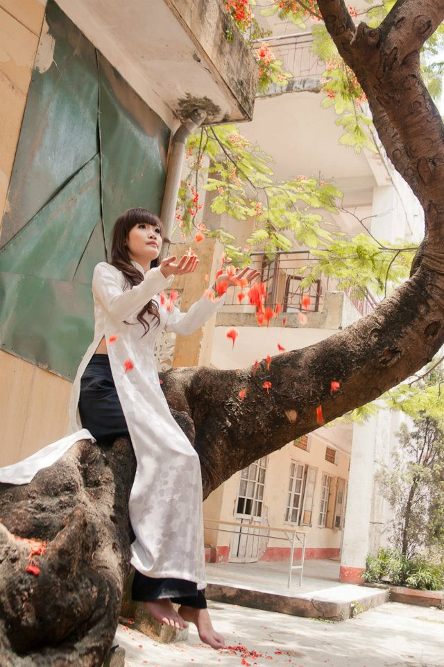 Ngọc Hà còn là một tín đồ thời trang, yêu thích sắc màu và những nét vẽ của những bản thiết kế thời trang. <<HOTGIRL HỌC V IỆN BÁO CHÍ ĐẸP RẠNG NGỜI TRONG SẮC THU <<NỮ SINH ĐH PHƯƠNG ĐÔNG THƯỚT THA ÁO DÀI <<NGẨN NGƠ TRƯỚC STYLE DỄ THƯƠNG CỦA HƯƠNG ZINNIE <<HOTGIRL THANH THỦY ƯỚC MƠ LÀM CÔ GIÁO <<NÉT HỒN NHIÊN TINH NGHỊCH CỦA NỮ DIỄN VIÊN NHÍ HÀ ANH
