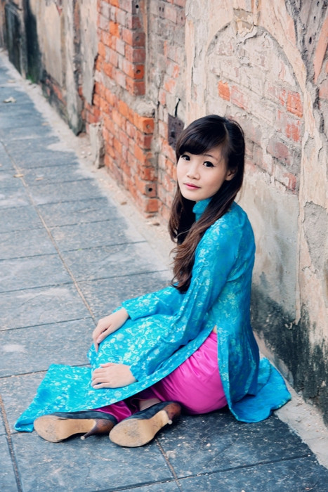 Trong bộ ảnh mới, Ngọc Hà xinh đẹp dịu dàng trong tà áo dài truyền thống. <<HOTGIRL HỌC V IỆN BÁO CHÍ ĐẸP RẠNG NGỜI TRONG SẮC THU <<NỮ SINH ĐH PHƯƠNG ĐÔNG THƯỚT THA ÁO DÀI <<NGẨN NGƠ TRƯỚC STYLE DỄ THƯƠNG CỦA HƯƠNG ZINNIE <<HOTGIRL THANH THỦY ƯỚC MƠ LÀM CÔ GIÁO <<NÉT HỒN NHIÊN TINH NGHỊCH CỦA NỮ DIỄN VIÊN NHÍ HÀ ANH