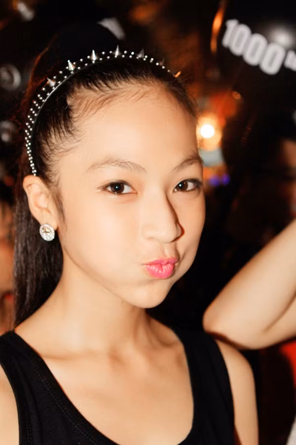 Hà Anh rất thích điện ảnh, thời gian rỗi thường nghe nhạc và rất thích học môn Địa lý, cô có ước mơ sẽ trở thành một diễn viên nổi tiếng, để lại nhiều dấu ấn đẹp đối với khán giả. <<Á KHÔI CĐ TÀI CHÍNH - HẢI QUAN ĐẸP LÃNG MẠN TRONG SẮC TÍM <<HOT GIRL CẨM TÚ ĐẸP LÃNG MẠN TRONG SẮC MÀU HOA CỎ <<NGỠ NGÀNG HOT GIRL CÓ VẺ ĐẸP GIỐNG CA SỸ BẢO THY <<NỮ SINH CĐ DU LỊCH ĐẸP DỊU DÀNG TRONG NẮNG THU