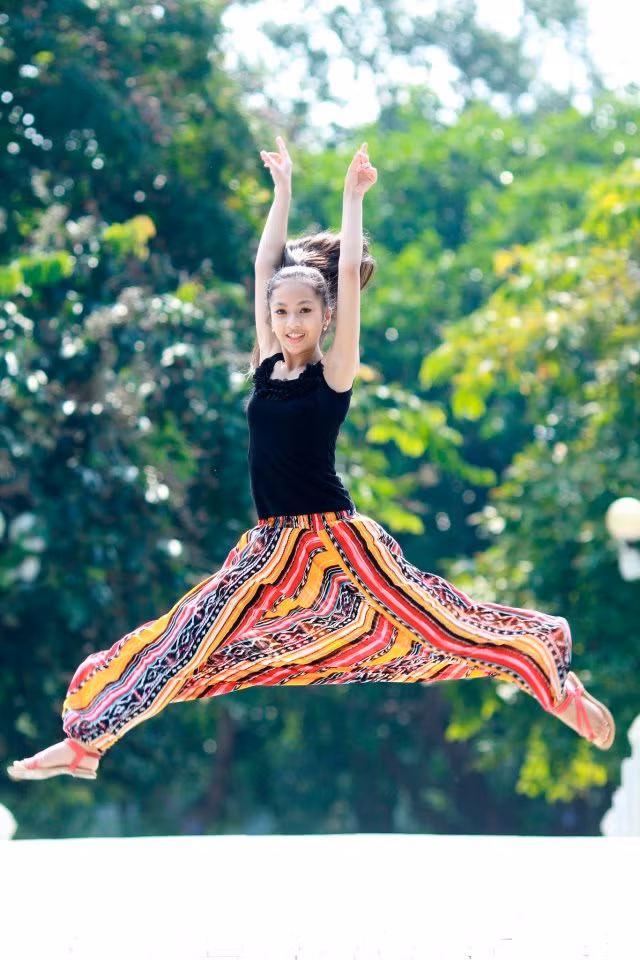 Hà Anh đạt học sinh giỏi nhiều năm liền, hiện tại ngoài việc học cô bé thường tham gia đóng phim, múa và chụp hình. <<Á KHÔI CĐ TÀI CHÍNH - HẢI QUAN ĐẸP LÃNG MẠN TRONG SẮC TÍM <<HOT GIRL CẨM TÚ ĐẸP LÃNG MẠN TRONG SẮC MÀU HOA CỎ <<NGỠ NGÀNG HOT GIRL CÓ VẺ ĐẸP GIỐNG CA SỸ BẢO THY <<NỮ SINH CĐ DU LỊCH ĐẸP DỊU DÀNG TRONG NẮNG THU