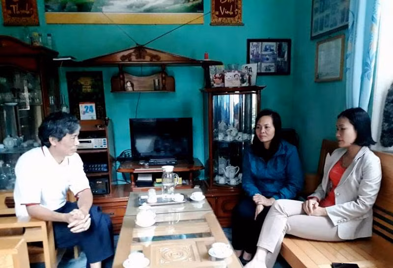 Các giáo viên đang phải gánh chịu sức ép... Ảnh: Sông Mã