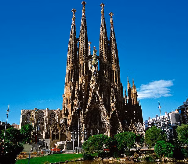 Nhà thờ Gaudi’s Sagrada Familia ở Barcelona, Tây Ban Nha.