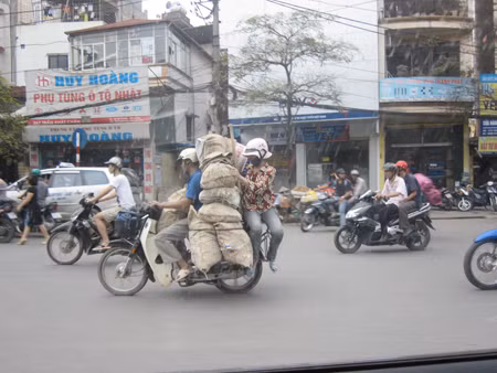Chỗ ngồi chênh vênh.