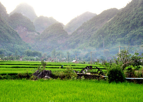 Thung lũng bản Khoang, xã Chiềng Khoang, huyện Quỳnh Nhai, tỉnh Sơn La, thanh bình trong nắng chiều.