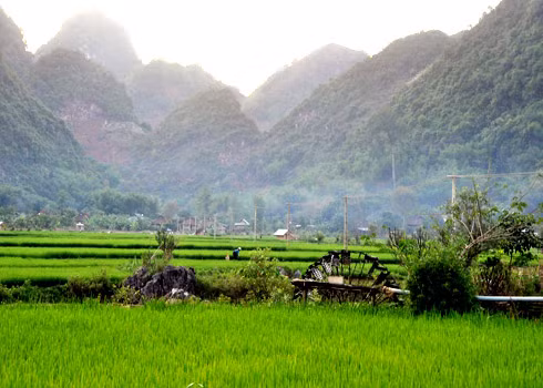 Thung lũng bản Khoang, xã Chiềng Khoang, huyện Quỳnh Nhai, tỉnh Sơn La, thanh bình trong nắng chiều.