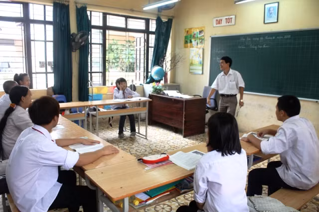 Trường có 400 học sinh, trong đó hơn 200 em khiếm thính, nên việc bố trí lớp học cũng đặc biệt hơn.
