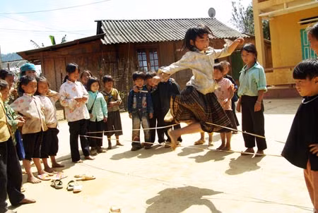Nhiều học sinh ở huyện Văn Chấn bị “nợ” tiền hỗ trợ theo chính sách. Nhiều học sinh ở huyện Văn Chấn bị “nợ” tiền hỗ trợ theo chính sách.