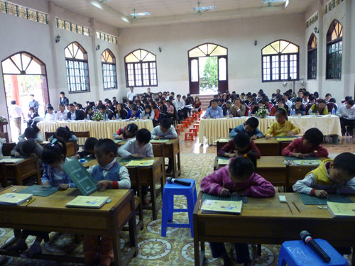 Các đại biểu, cấn bộ, giáo viên dự giờ Tiếng Việt Công nghệ lớp 1A tiểu học Tam Sơn, Quản Bạ. Các đại biểu, cấn bộ, giáo viên dự giờ Tiếng Việt Công nghệ lớp 1A tiểu học Tam Sơn, Quản Bạ.