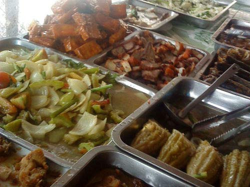 Những nguyên liệu ôi thiu được chế biến thành thức ăn để bán cho khách Những nguyên liệu ôi thiu được chế biến thành thức ăn để bán cho khách