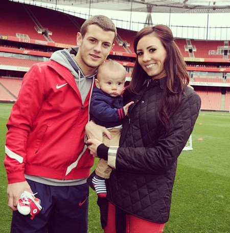 Cậu nhóc gần một tuổi này là kết quả tình yêu của Jack Wilshere với người bạn gái Lauren Neal hơn anh 3 tuổi.