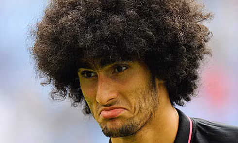 Tiền vệ Fellaini với kiểu tóc xù độc đáo.