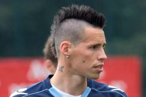 Kiểu tóc trước đây của Hamsik.