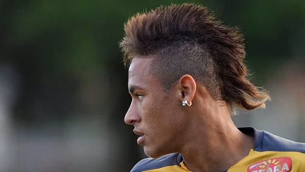 Còn đây là kiểu tóc của tiền đạo Neymar.