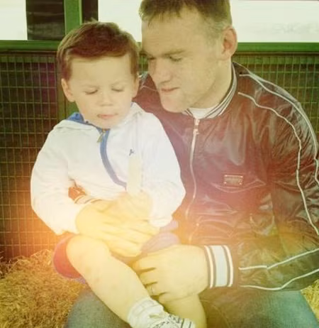 Rooney và bé Kai. Rooney và bé Kai.