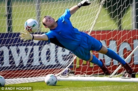 Rooney định làm thủ môn chăng?