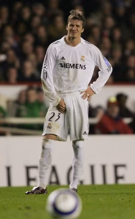 Tiền vệ điển trai David Beckham cũng có thói xấu như thế này.