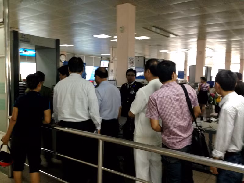 Dường như mọi hành khách đều không nhận ra "ông trùm" ngành dược đang ở bên cạnh mình.