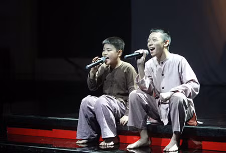 Giọng ca nhí Vũ Song Vũ (phải) và Tiến Quang.