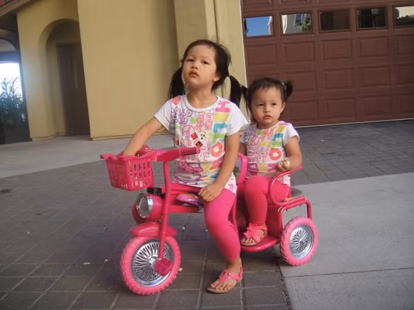 Hai con gái của Ngọc Thúy và chồng cũ