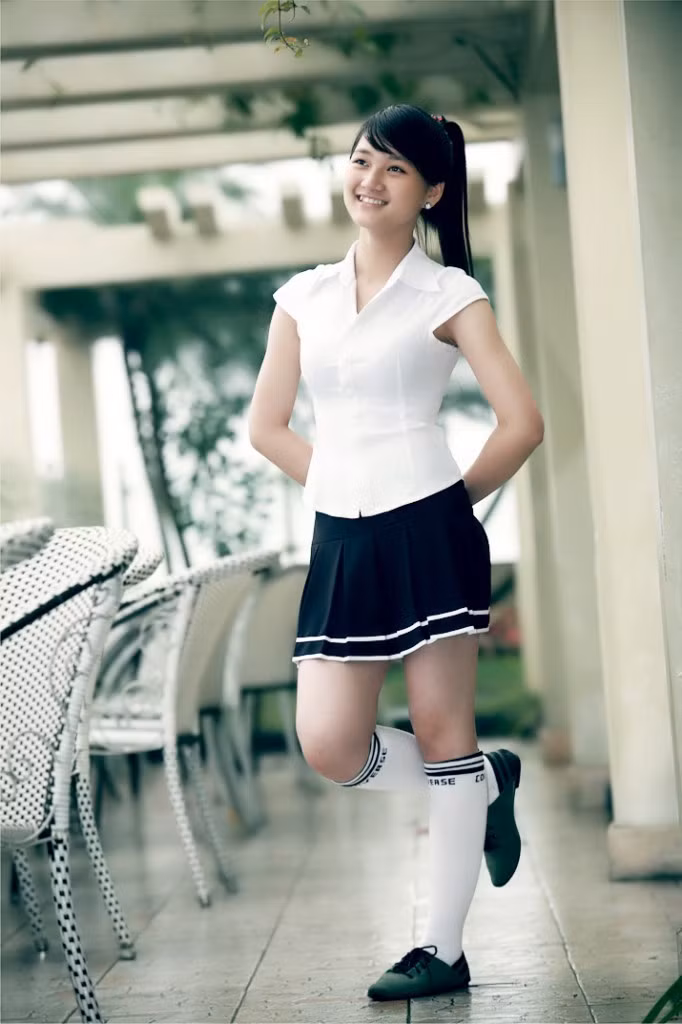 Quan điểm sống của Hồng Nhung là: “Sống để cố gắng. Cố gắng để thành công. Sống là chính mình chứ không phải là bản sao bất kì của người khác.”