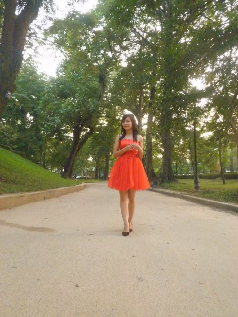 Mình là 1 bí thư chi đoàn gương mẫu, tham gia tích cực các hoạt động của lớp và trường. Mình là người vui vẻ , hòa đồng, nhiệt tình tham gia cuộc thi với mục đích giao lưu là chính.
